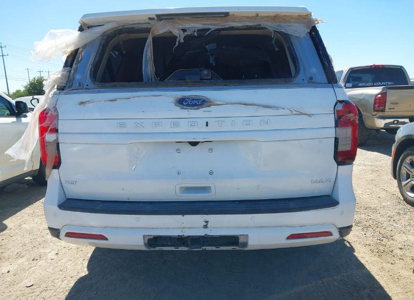 Photo 16 of 2023 Ford Expedition XLT MAX (VIN 1FMJK1J88PEA16318)
