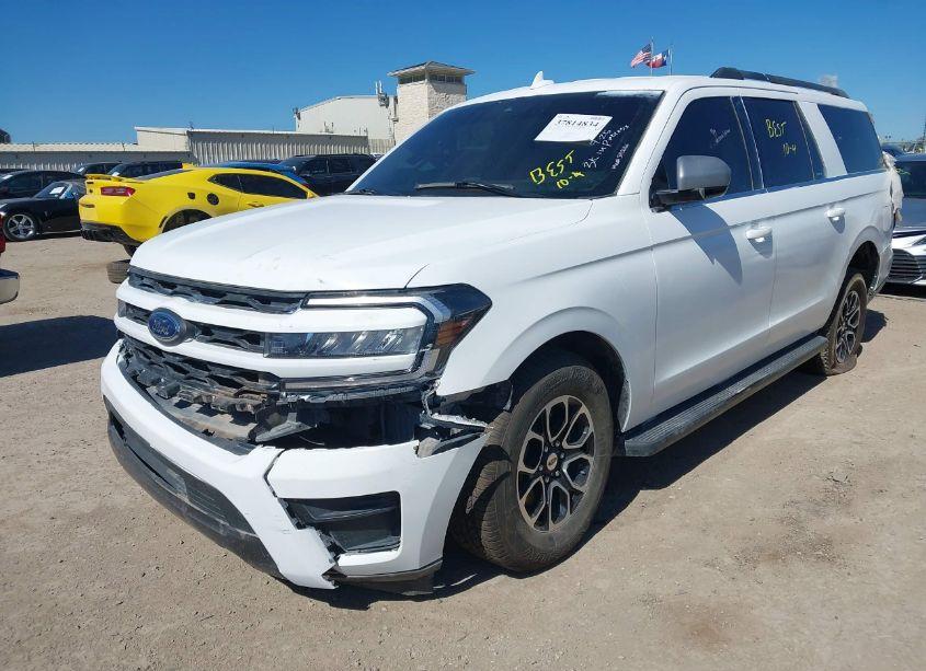 Photo 2 of 2023 Ford Expedition XLT MAX (VIN 1FMJK1J88PEA16318)