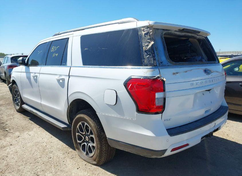 Photo 3 of 2023 Ford Expedition XLT MAX (VIN 1FMJK1J88PEA16318)
