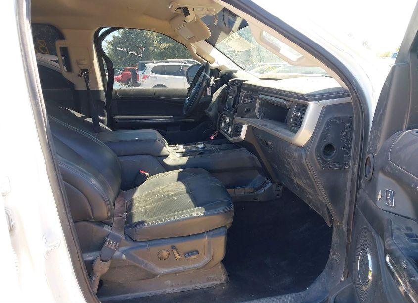 Photo 5 of 2023 Ford Expedition XLT MAX (VIN 1FMJK1J88PEA16318)