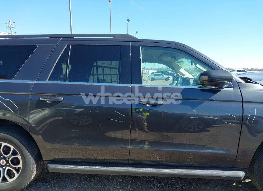 Photo 14 of 2023 Ford Expedition XLT MAX (VIN 1FMJK1J8XPEA16675)