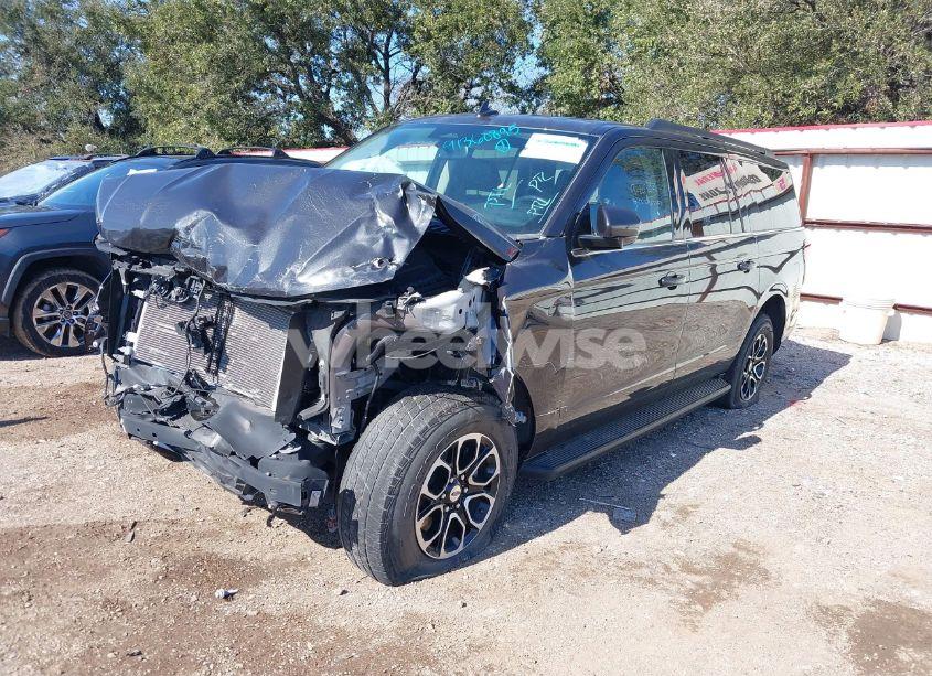 Photo 2 of 2023 Ford Expedition XLT MAX (VIN 1FMJK1J8XPEA16675)