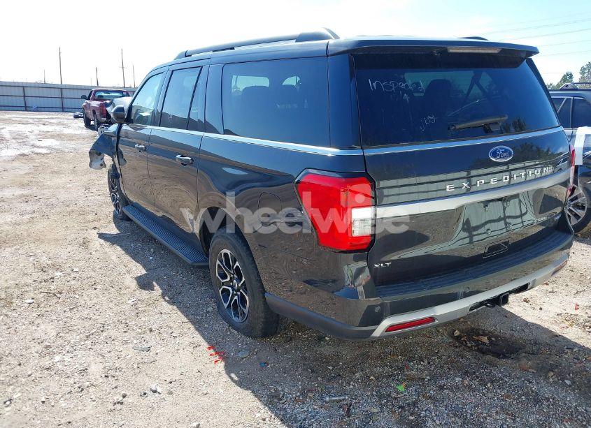 Photo 3 of 2023 Ford Expedition XLT MAX (VIN 1FMJK1J8XPEA16675)