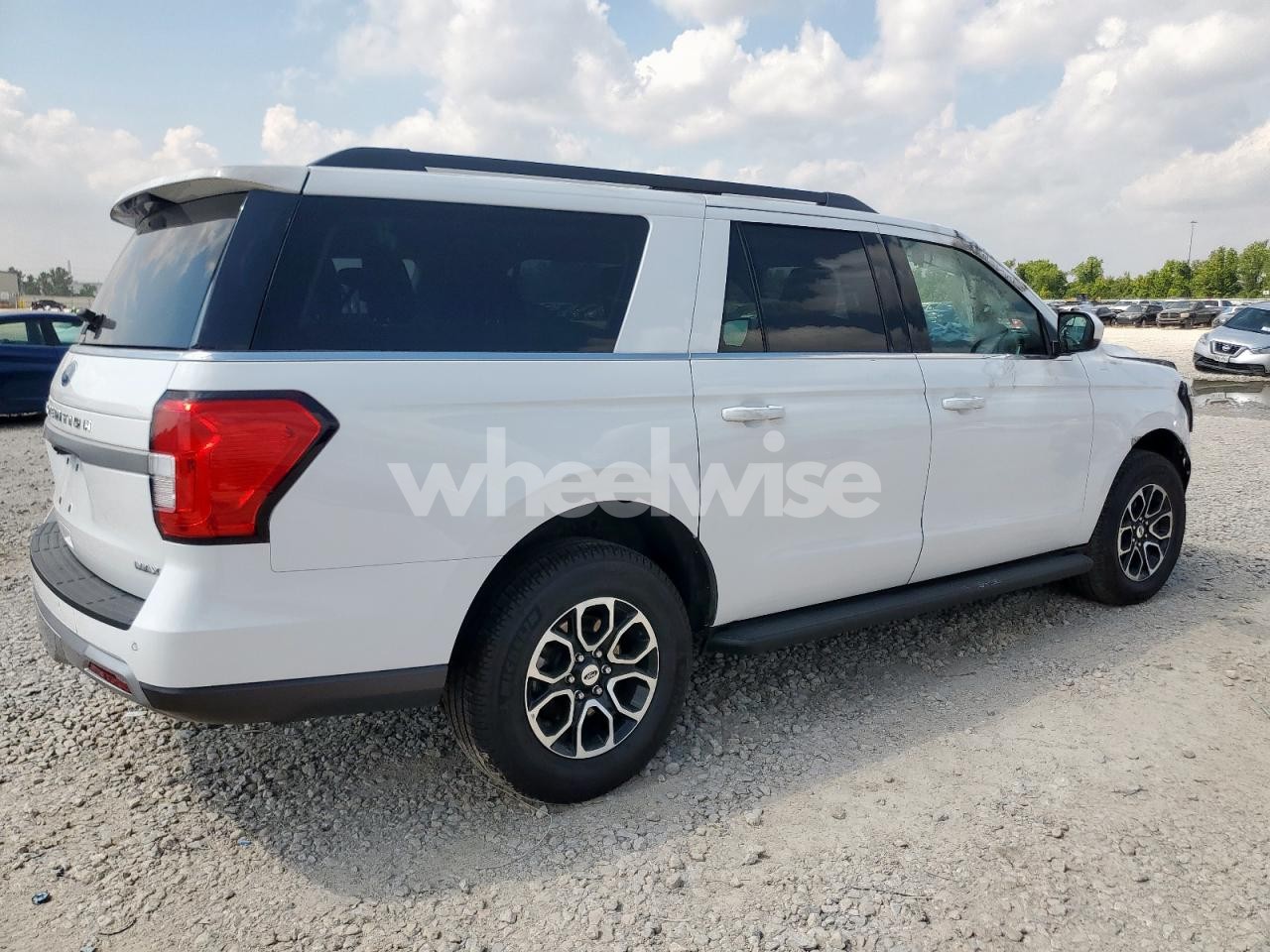 Photo 3 of 2024 FORD EXPEDITION MAX XLT (VIN 1FMJK1J8XREA29588)