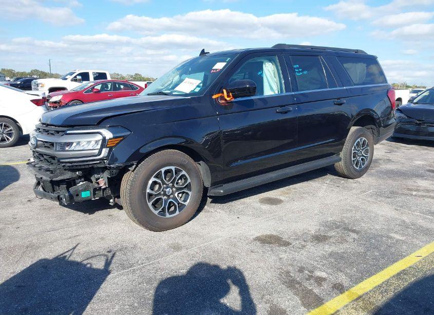 Photo 2 of 2024 Ford Expedition XLT MAX (VIN 1FMJK1J8XREA30076)
