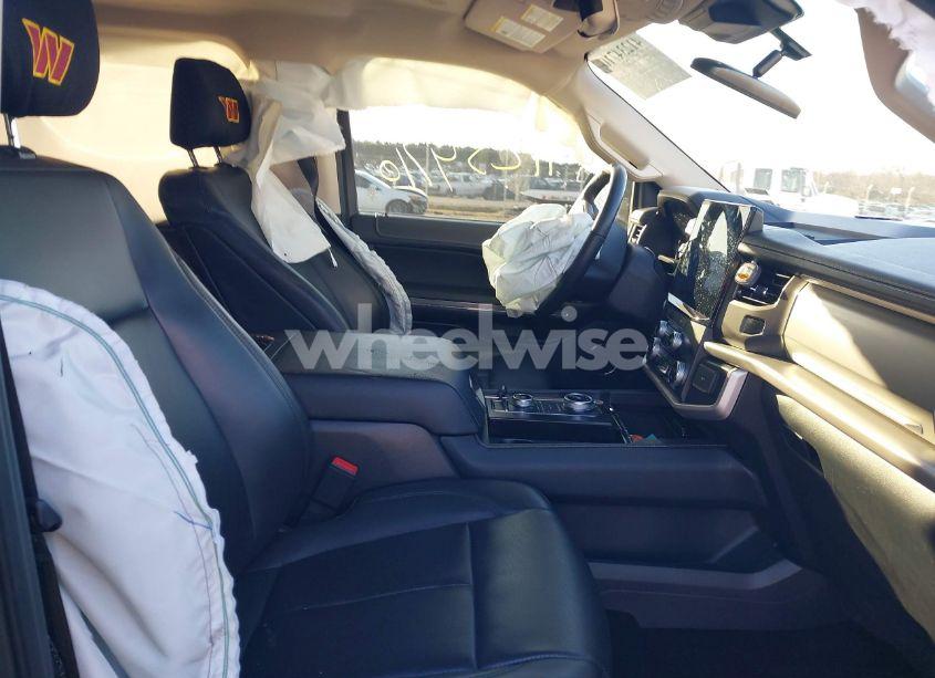 Photo 5 of 2022 Ford Expedition XLT MAX (VIN 1FMJK1JT0NEA40419)