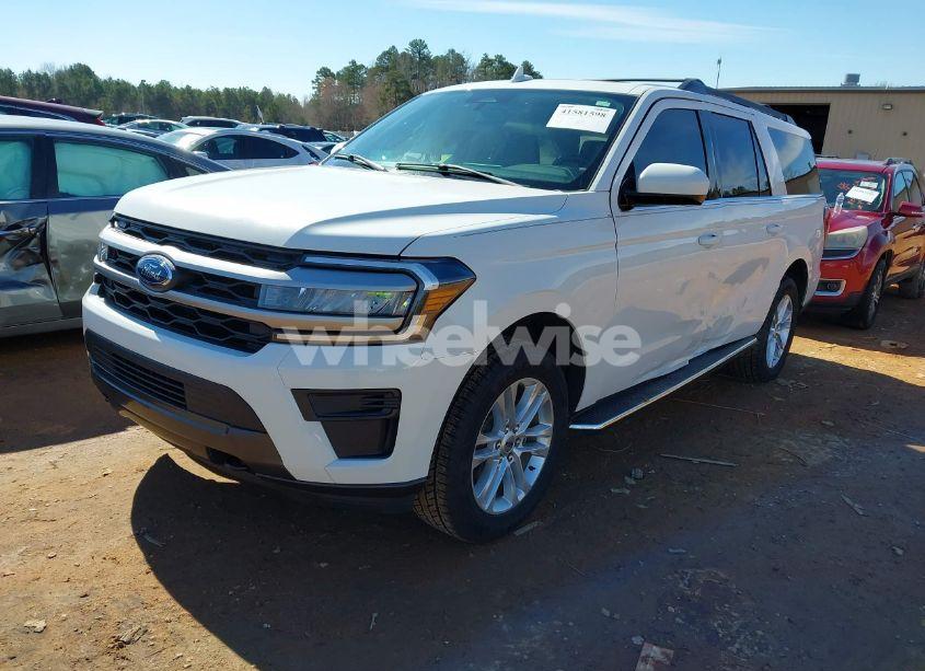 Photo 2 of 2022 Ford Expedition XLT MAX (VIN 1FMJK1JT0NEA61531)