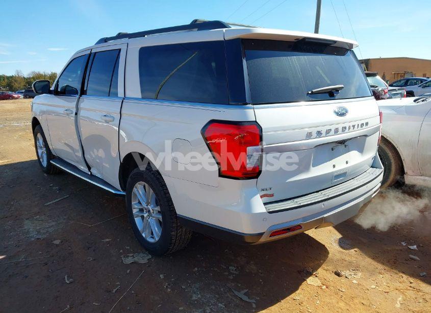 Photo 3 of 2022 Ford Expedition XLT MAX (VIN 1FMJK1JT0NEA61531)