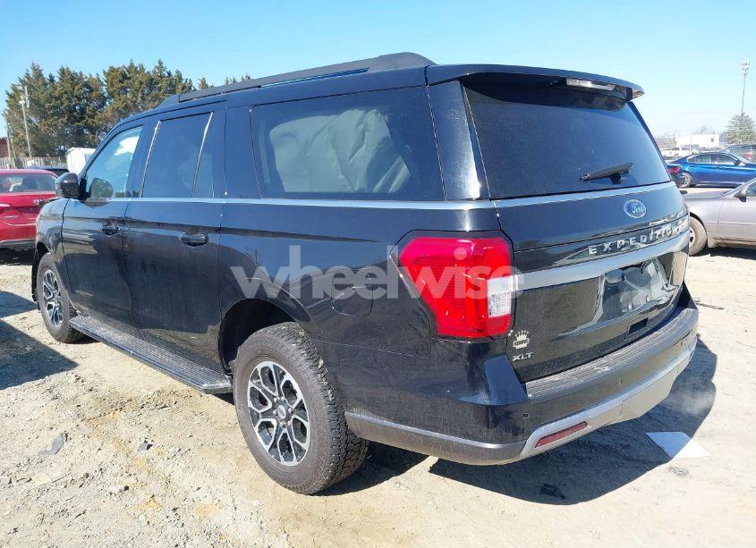 Photo 3 of 2022 Ford Expedition XLT MAX (VIN 1FMJK1JT0NEA66311)