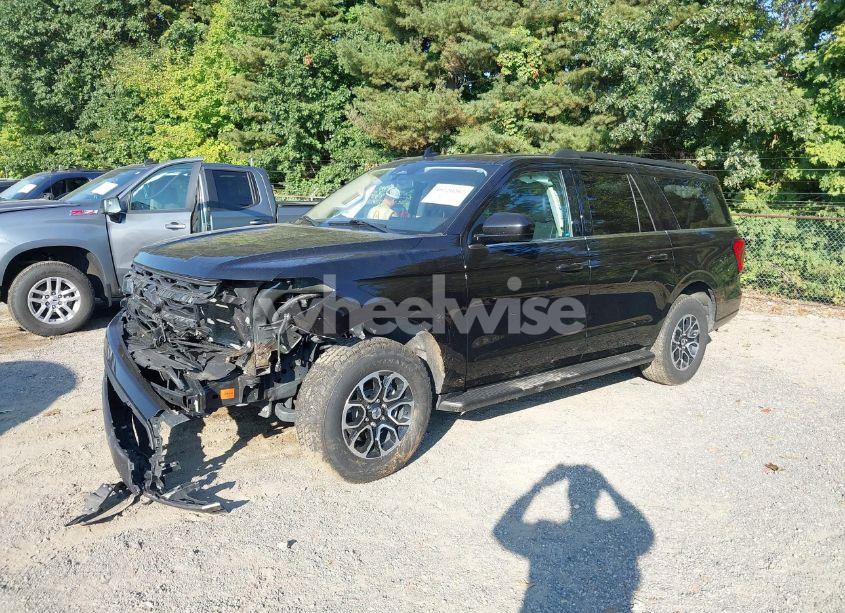 Photo 2 of 2022 Ford Expedition XLT MAX (VIN 1FMJK1JT2NEA20558)