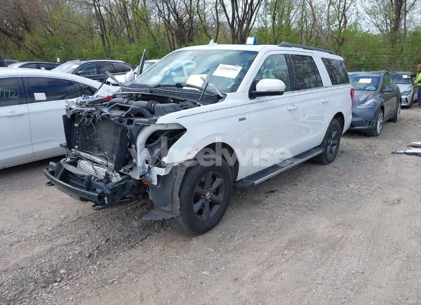 Photo 2 of 2018 Ford Expedition MAX XLT (VIN 1FMJK1JT4JEA31961)