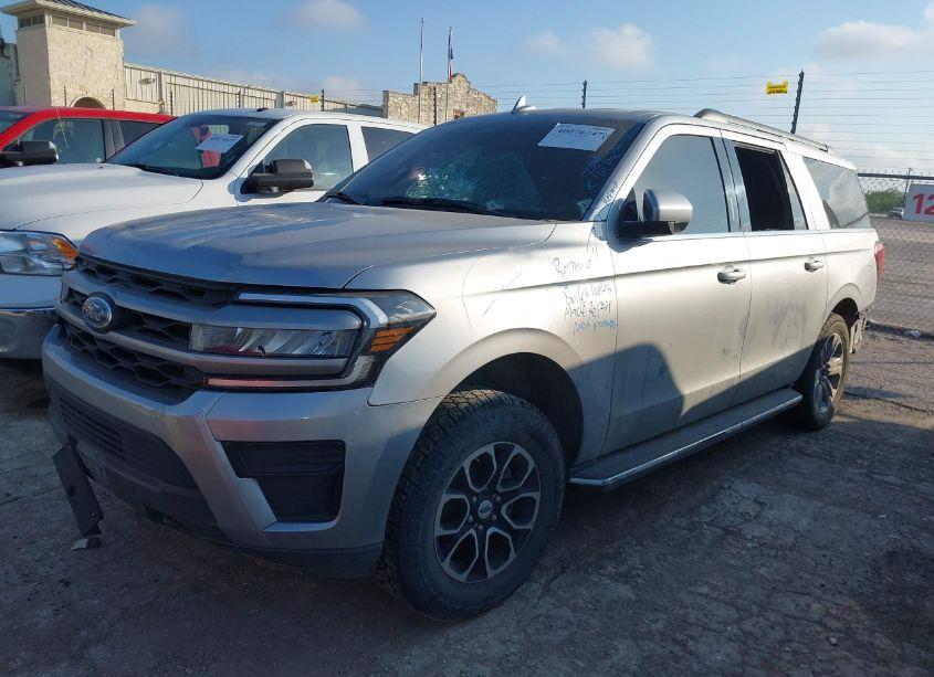 Photo 2 of 2022 Ford Expedition XLT MAX (VIN 1FMJK1JT4NEA58132)