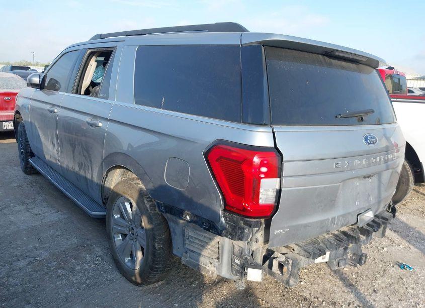 Photo 3 of 2022 Ford Expedition XLT MAX (VIN 1FMJK1JT4NEA58132)