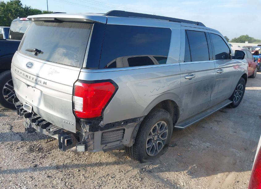 Photo 4 of 2022 Ford Expedition XLT MAX (VIN 1FMJK1JT4NEA58132)