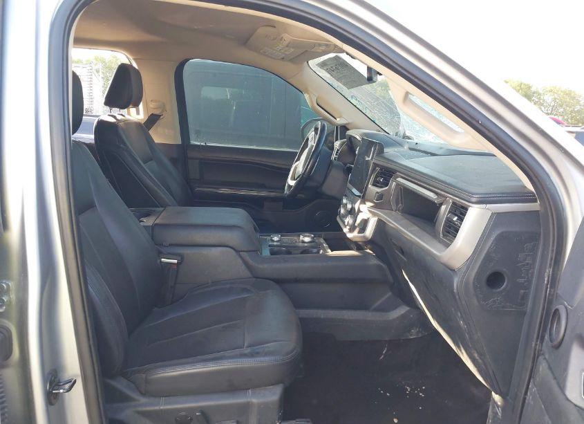 Photo 5 of 2022 Ford Expedition XLT MAX (VIN 1FMJK1JT4NEA58132)