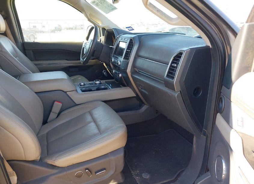 Photo 5 of 2019 Ford Expedition MAX XLT (VIN 1FMJK1JT6KEA44244)