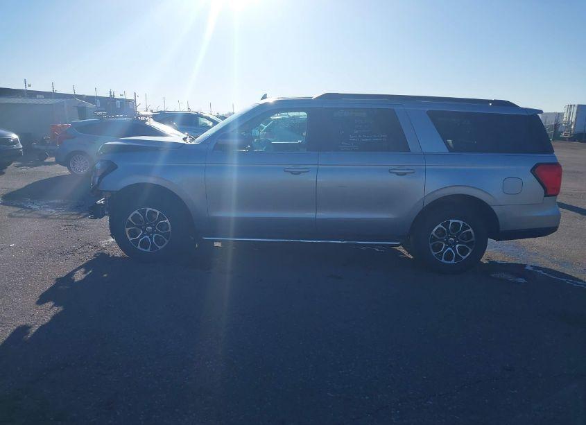 Photo 15 of 2022 Ford Expedition XLT MAX (VIN 1FMJK1JT6NEA58097)
