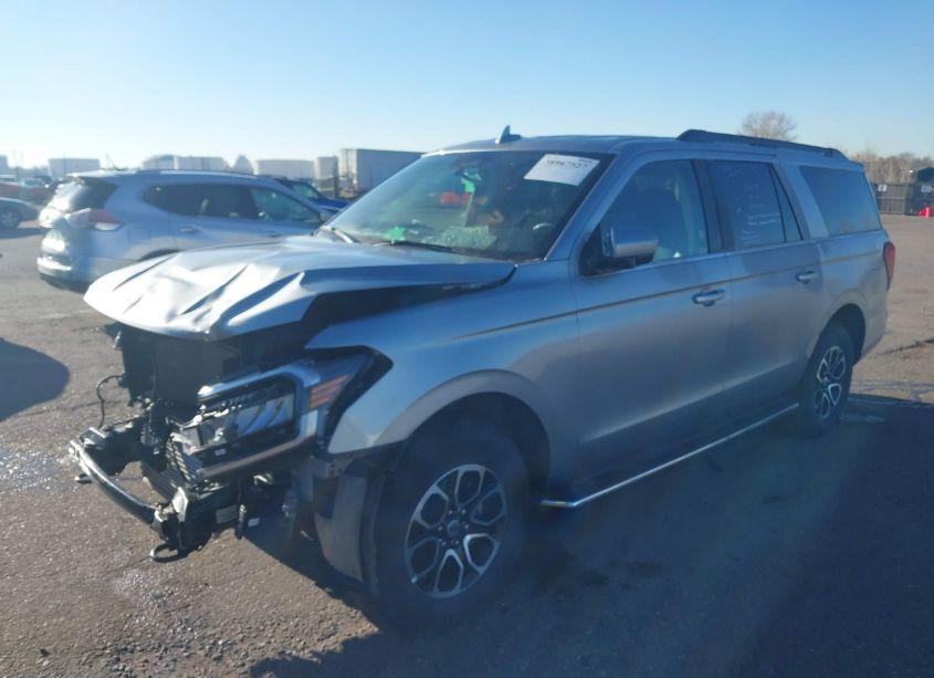 Photo 2 of 2022 Ford Expedition XLT MAX (VIN 1FMJK1JT6NEA58097)