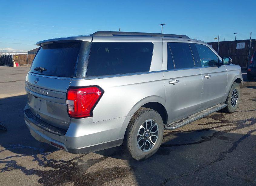 Photo 4 of 2022 Ford Expedition XLT MAX (VIN 1FMJK1JT6NEA58097)