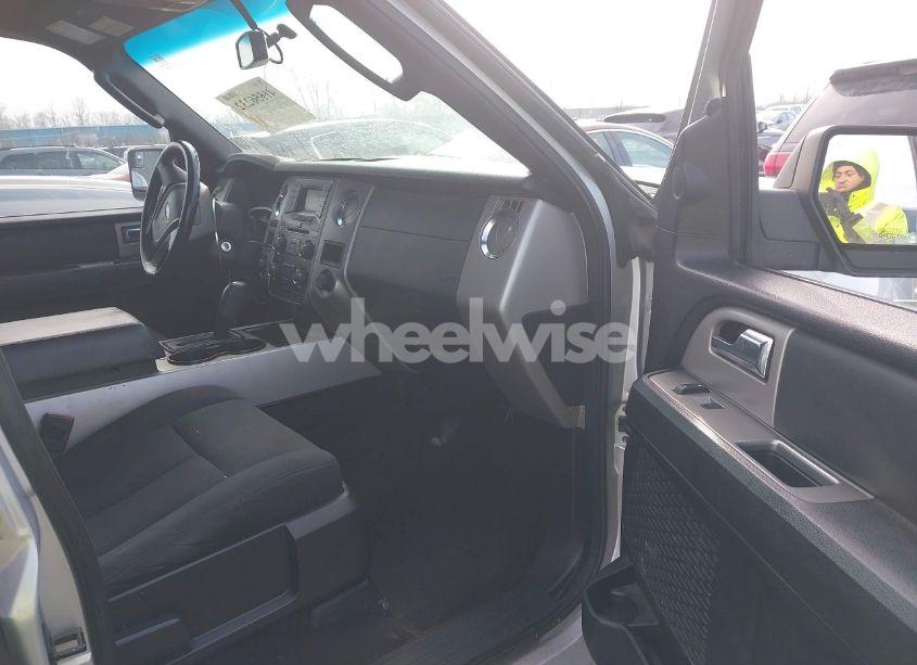 Photo 5 of 2017 Ford Expedition EL XLT (VIN 1FMJK1JT7HEA74751)