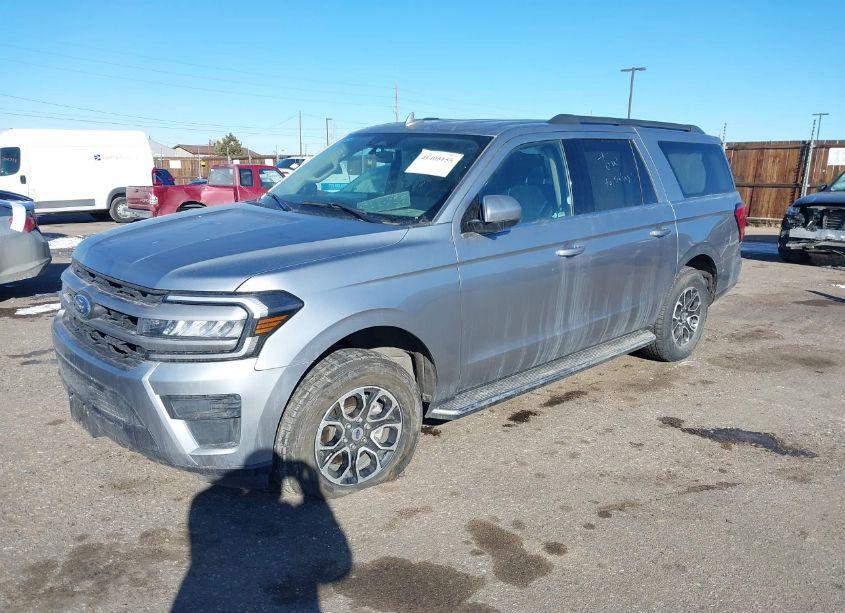 Photo 2 of 2022 Ford Expedition XLT MAX (VIN 1FMJK1JT9NEA27345)