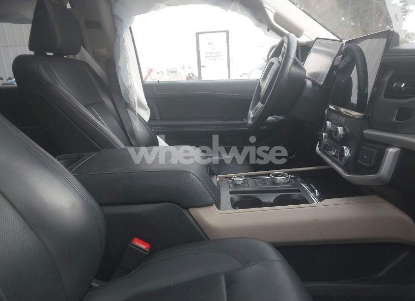 Photo 5 of 2022 Ford Expedition XLT MAX (VIN 1FMJK1JT9NEA54528)
