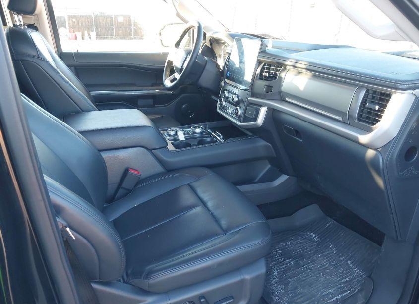 Photo 5 of 2022 Ford Expedition XLT MAX (VIN 1FMJK1JT9NEA58868)
