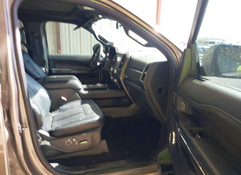 Photo 5 of 2019 Ford Expedition MAX LIMITED (VIN 1FMJK1KT2KEA68670)