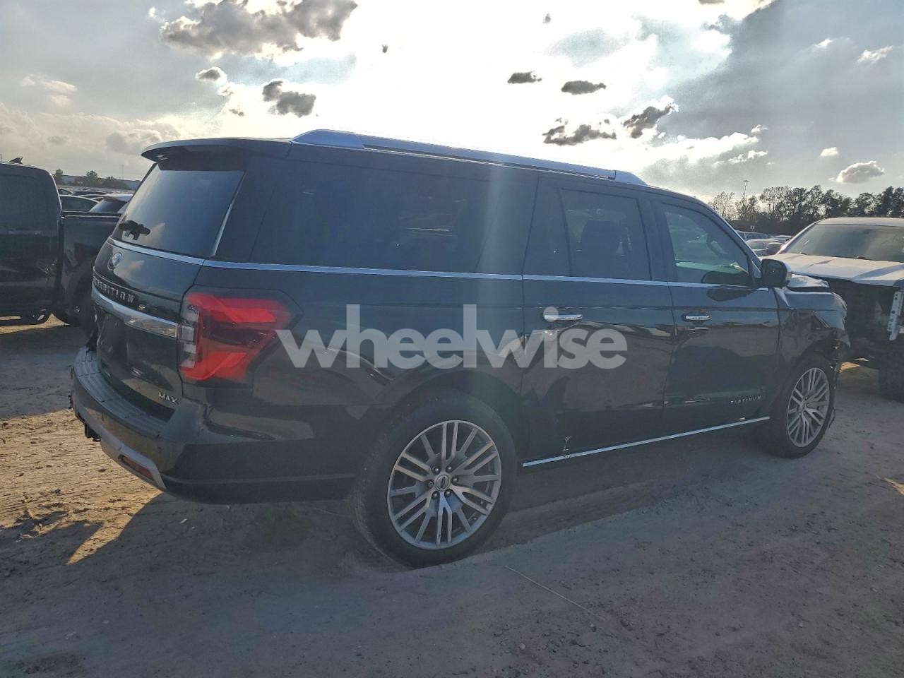Photo 3 of 2022 FORD EXPEDITION MAX PLATINUM (VIN 1FMJK1LT1NEA15459)