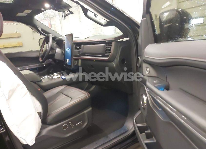 Photo 5 of 2024 Ford Expedition LIMITED MAX (VIN 1FMJK2A8XREB17692)