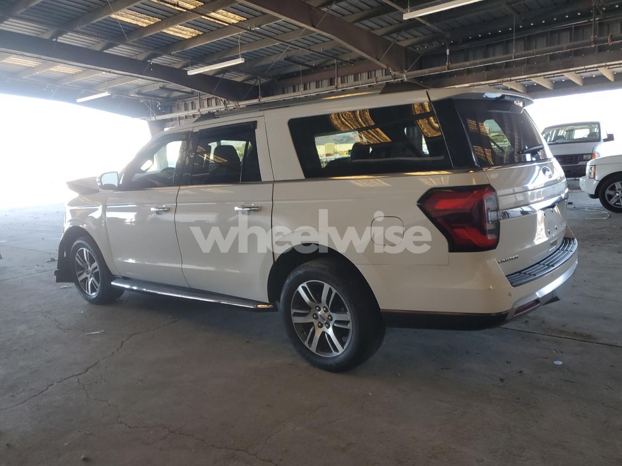 Photo 2 of 2022 FORD EXPEDITION MAX LIMITED (VIN 1FMJK2AT5NEA26179)