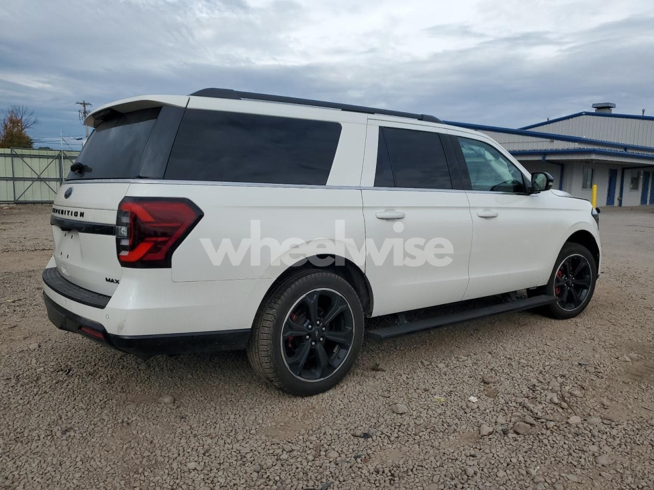 Photo 3 of 2022 FORD EXPEDITION MAX LIMITED (VIN 1FMJK2AT5NEA30927)