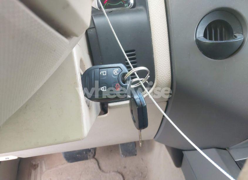 Photo 11 of 2010 Ford Expedition XLT (VIN 1FMJU1F50AEA00484)