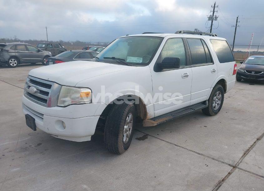 Photo 2 of 2010 Ford Expedition XLT (VIN 1FMJU1F50AEA00484)