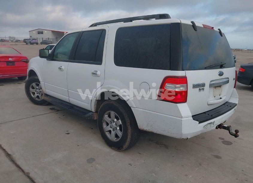 Photo 3 of 2010 Ford Expedition XLT (VIN 1FMJU1F50AEA00484)