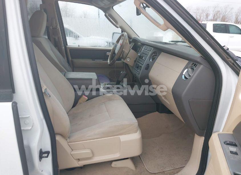 Photo 5 of 2010 Ford Expedition XLT (VIN 1FMJU1F50AEA00484)