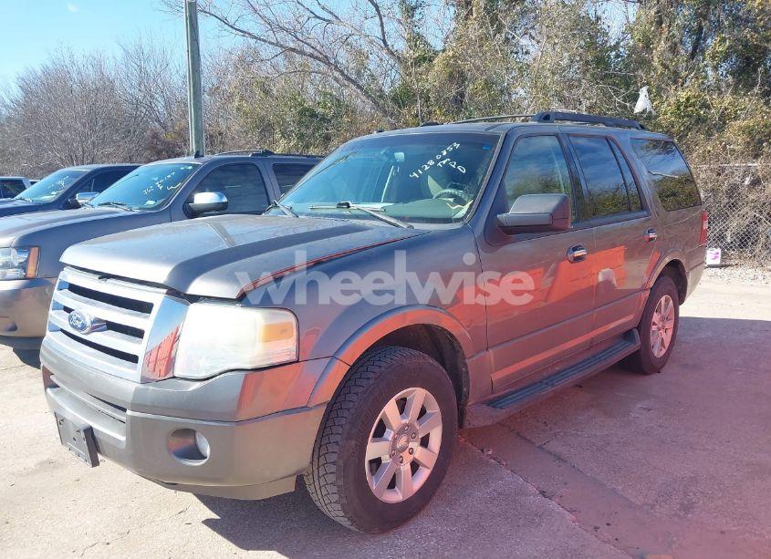 Photo 2 of 2010 Ford Expedition XLT (VIN 1FMJU1F50AEB46044)