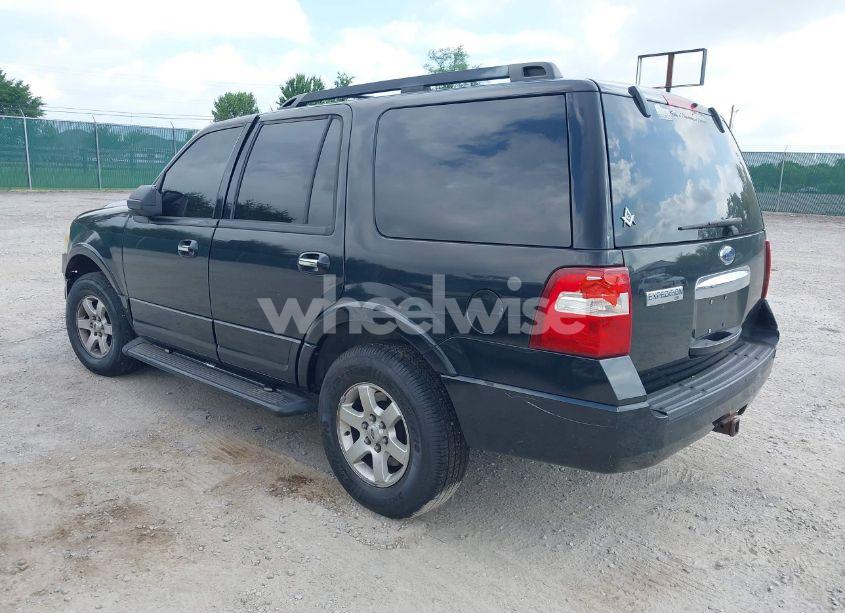 Photo 3 of 2010 Ford Expedition XLT (VIN 1FMJU1F52AEB49740)