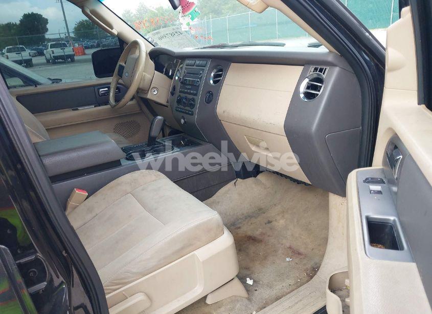 Photo 5 of 2010 Ford Expedition XLT (VIN 1FMJU1F52AEB49740)