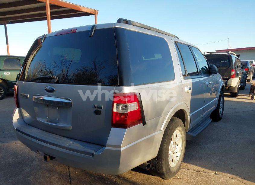 Photo 4 of 2010 Ford Expedition XLT (VIN 1FMJU1F53AEA99379)