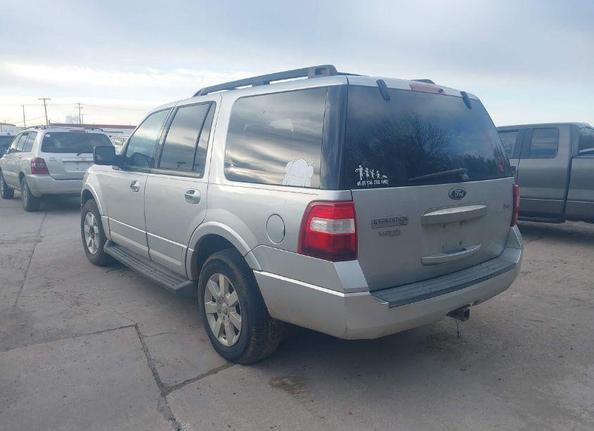 Photo 3 of 2010 Ford Expedition XLT (VIN 1FMJU1F53AEB63369)