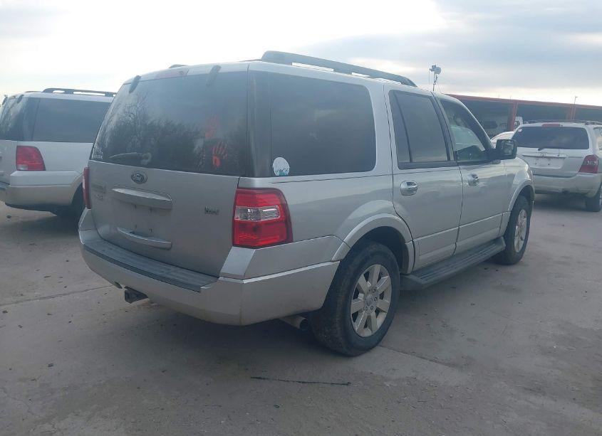 Photo 4 of 2010 Ford Expedition XLT (VIN 1FMJU1F53AEB63369)