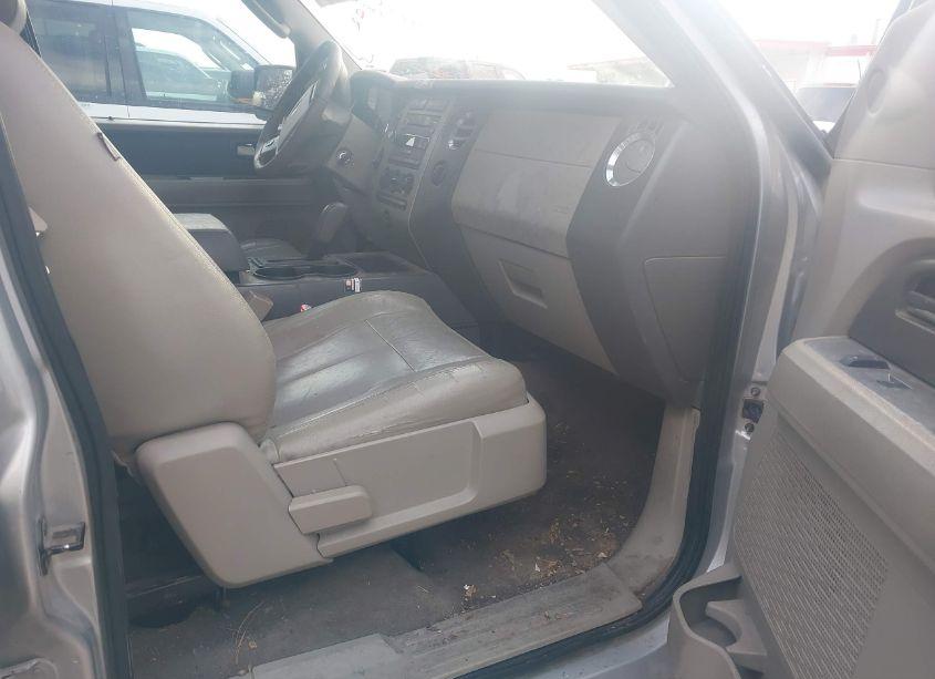 Photo 5 of 2010 Ford Expedition XLT (VIN 1FMJU1F53AEB63369)