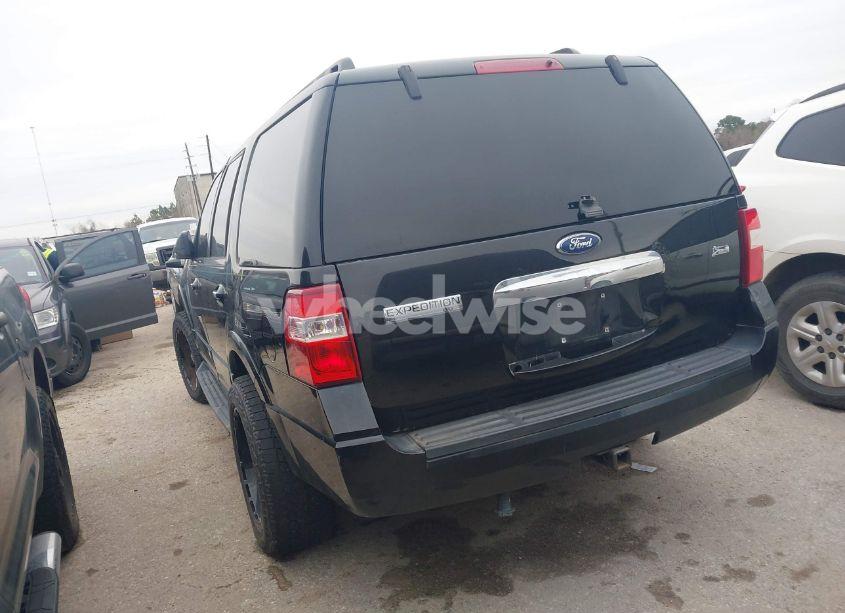 Photo 3 of 2010 Ford Expedition XLT (VIN 1FMJU1F56AEA93639)