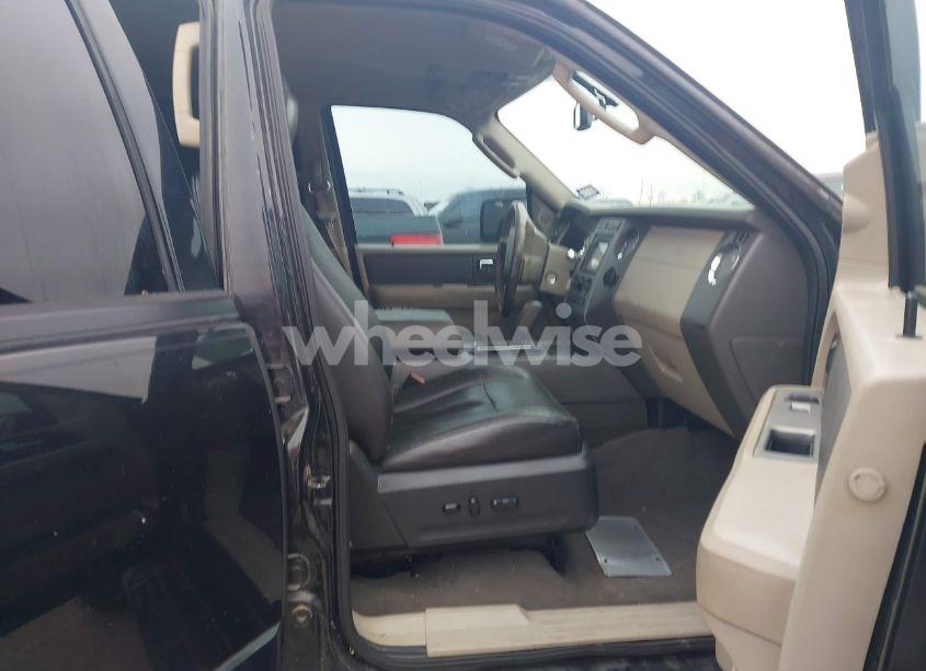 Photo 5 of 2010 Ford Expedition XLT (VIN 1FMJU1F56AEA93639)