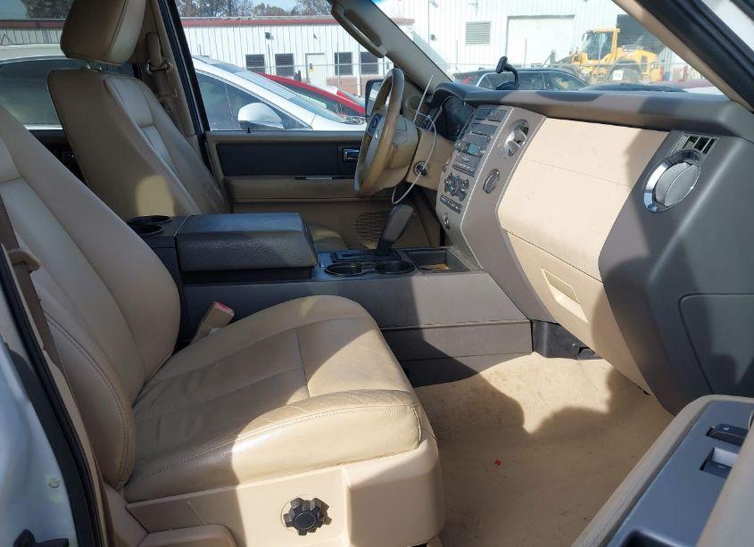 Photo 5 of 2010 Ford Expedition XLT (VIN 1FMJU1F57AEA88482)