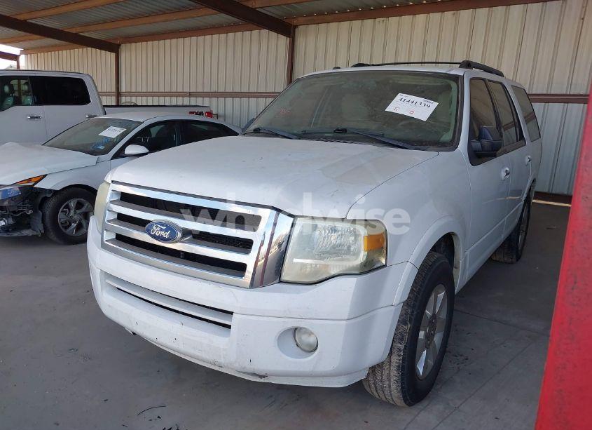Photo 2 of 2010 Ford Expedition XLT (VIN 1FMJU1F58AEB72682)