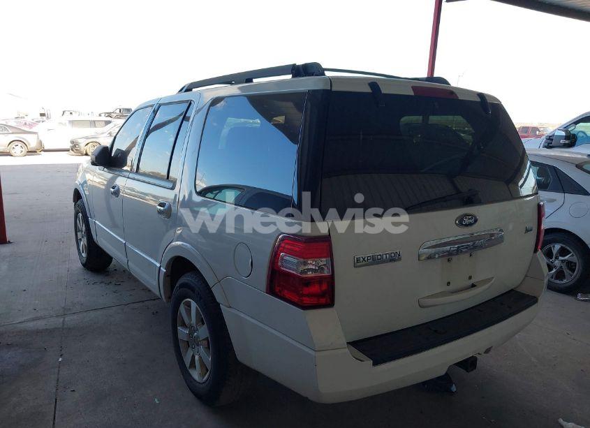 Photo 3 of 2010 Ford Expedition XLT (VIN 1FMJU1F58AEB72682)