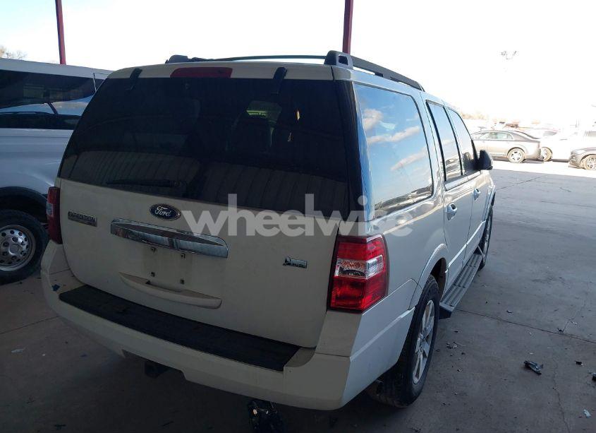 Photo 4 of 2010 Ford Expedition XLT (VIN 1FMJU1F58AEB72682)