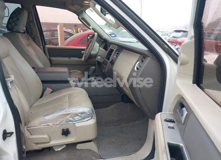 Photo 5 of 2010 Ford Expedition XLT (VIN 1FMJU1F58AEB72682)